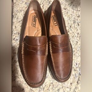 Born Simon III MENS LEATHER LOAFER. Worn once. Size 10M. Like new. Chestnut